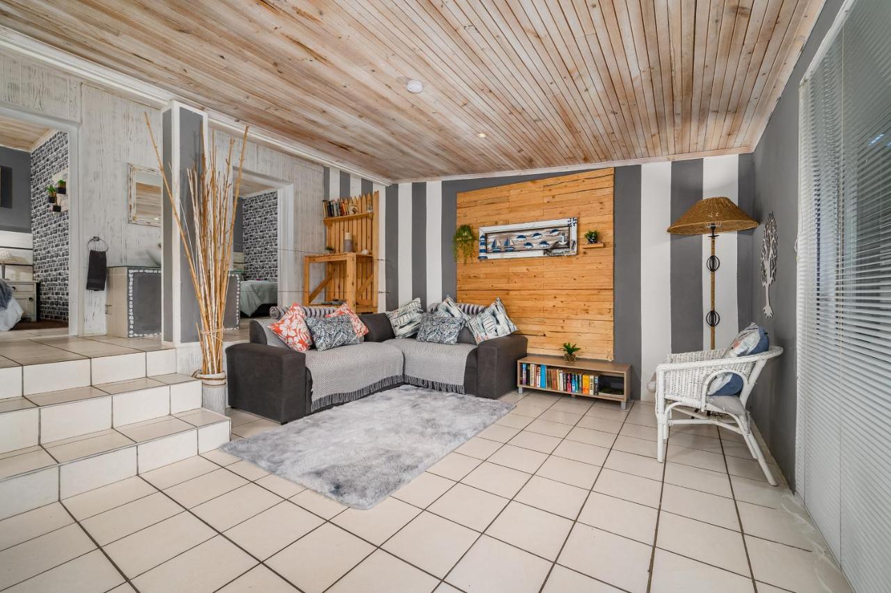 302 On Old Sea View Road Chelsea Apartment Порт Елизабет Екстериор снимка